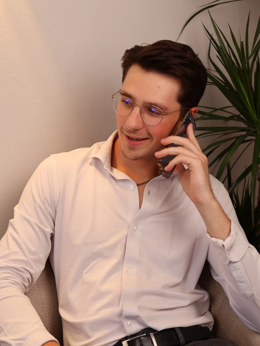 Maurice Bauer am Telefon