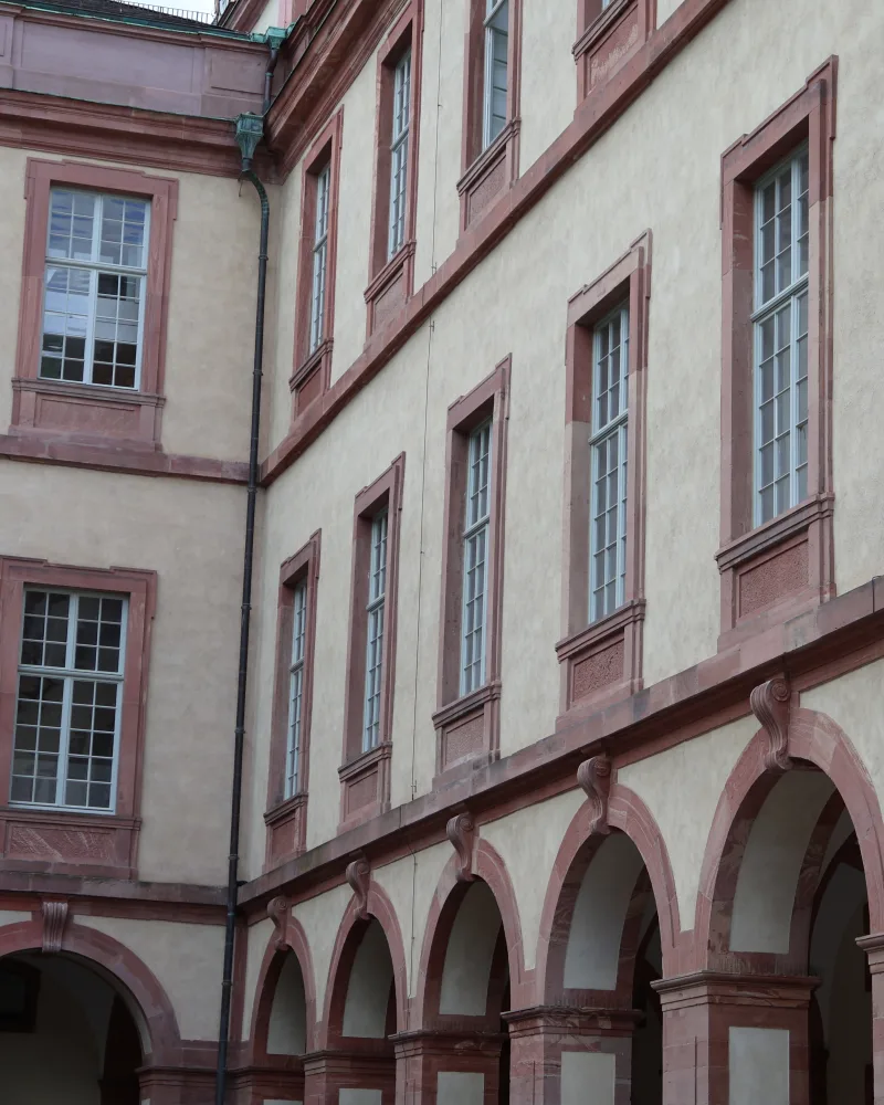 Arkaden im Hof des Darmstädter Schlosses